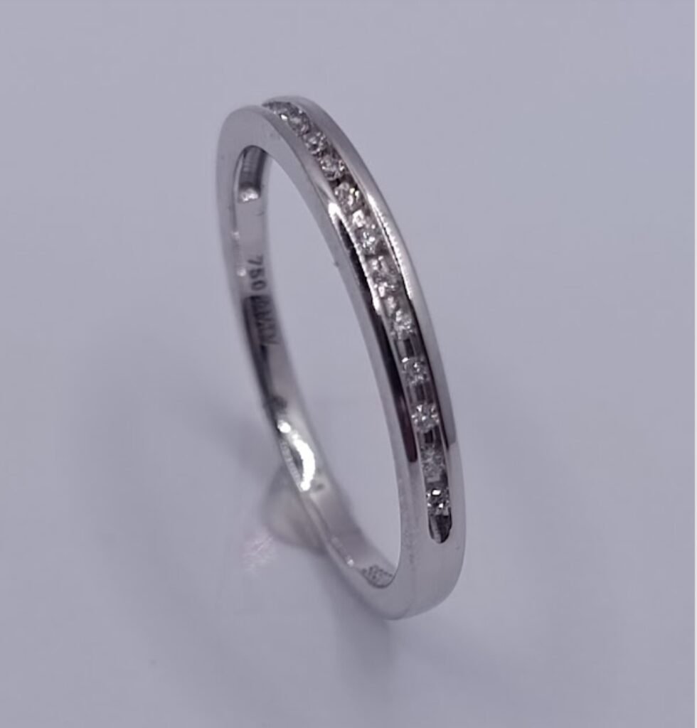 Anillo cintillo